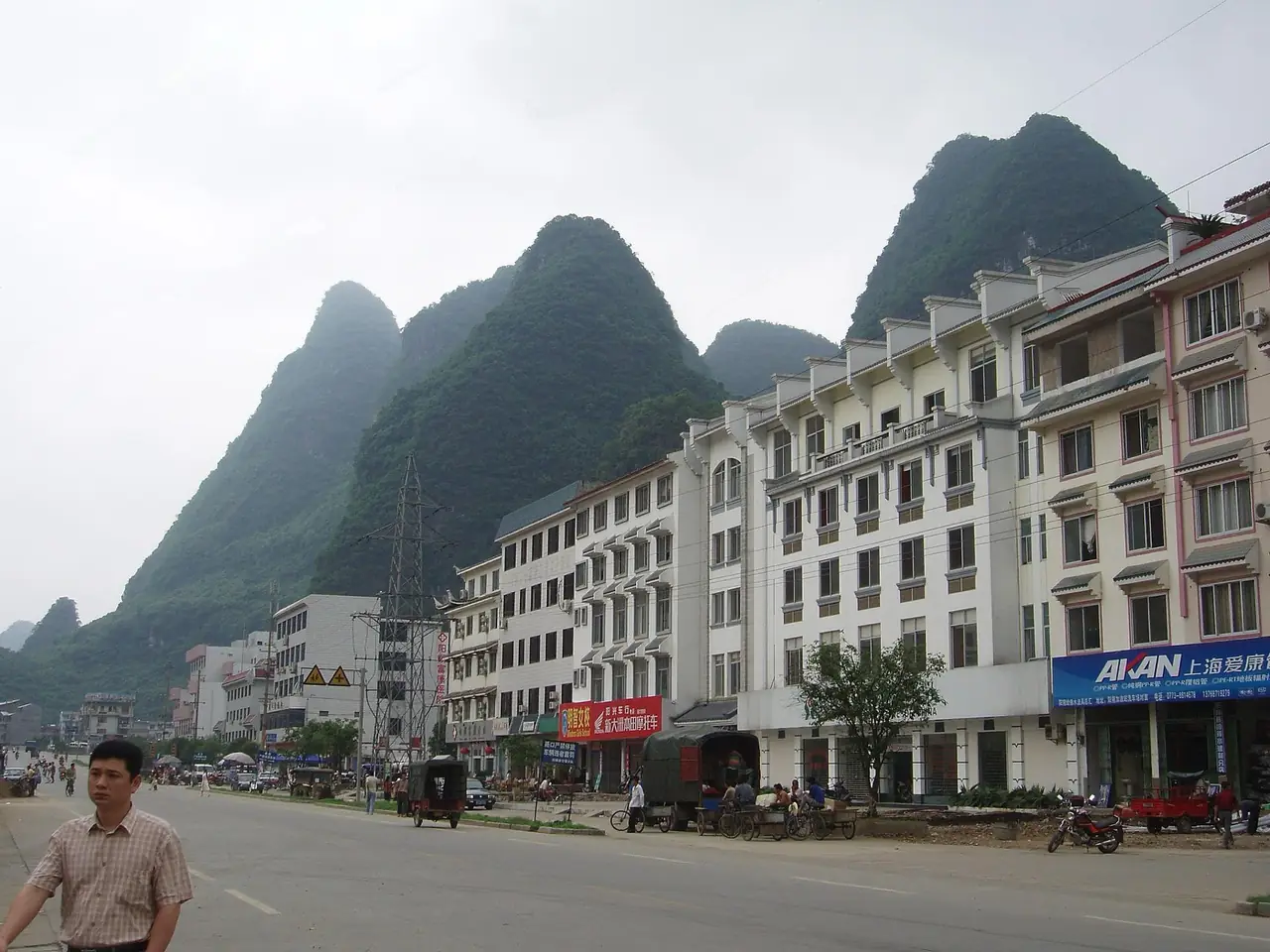 桂林城市与喀斯特峰林